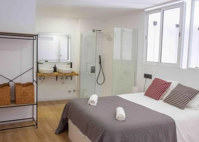 Modern And Cozy Flat In La Latina - 2 Double Beds